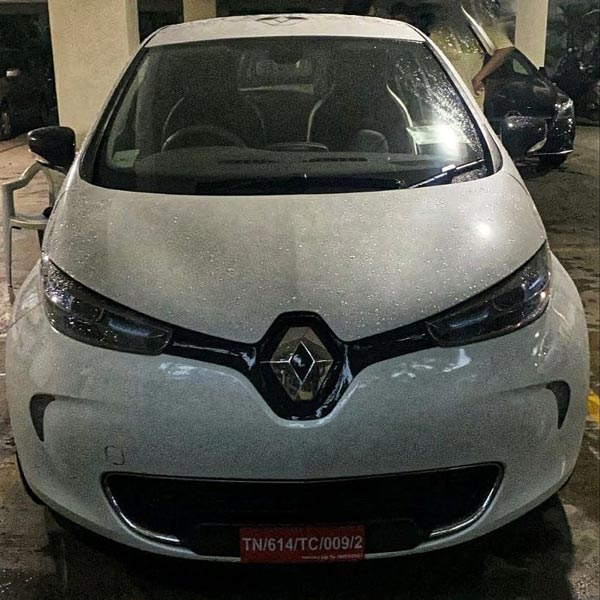 Renault Zoe EV Spotted Testing: रेनॉल्ट जोई ईवी टेस्टिंग के दौरान आई नजर, जल्द हो सकती है लॉन्च