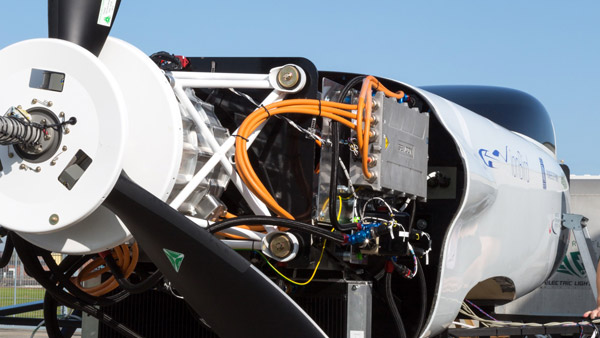 Rolls Royce Electric Plane: रोल्स रॉयस ला रही सबसे तेज इलेक्ट्रिक प्लेन, टेस्टिंग हुई पूरी