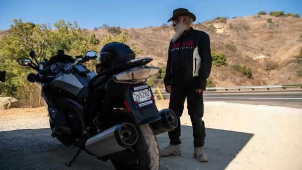 Sadhguru Spotted Riding Bike: सद्गुरु ने अमेरिका में चलाई बीएमडब्ल्यू की यह पाॅवरफुल बाइक, देखें तस्वीरें