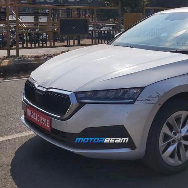 New Skoda Octavia Spied Testing: टेस्टिंग के दौरान दिखी नई स्कोडा ऑक्टाविया, जानें क्या हैं अपडेट