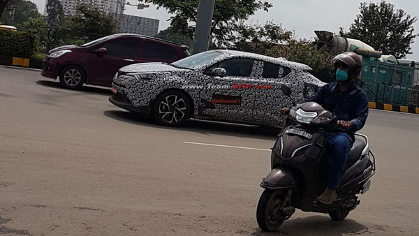 Toyota C-HR Spotted Testing In India: टोयोटा सी-एचआर भारत में टेस्टिंग के दौरान आई नजर