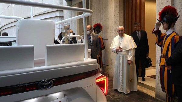 Pope Francis Gets Emission Less Car: पोप फ्रांसिस को मिली शून्य उत्सर्जन वाली कार, जानें