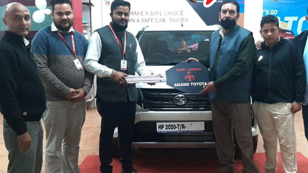 Toyota Urban Cruiser Delivery Begins: टोयोटा अर्बन क्रूजर की डिलीवरी हुई शुरू, जानें क्या हैं फीचर्स