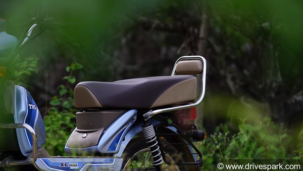 TVS XL100 Comfort BS6 Review In Hindi: टीवीएस एक्सएल 100 रिव्यू: फीचर्स, माइलेज, राइड, हैंडलिंग जानकारी