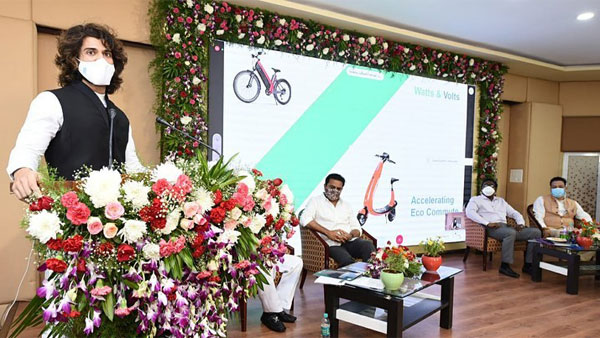 Actor Invests In eScooter Rental Startup: इस एक्टर ने किया स्कूटर रेंटल कंपनी में निवेश, जानें