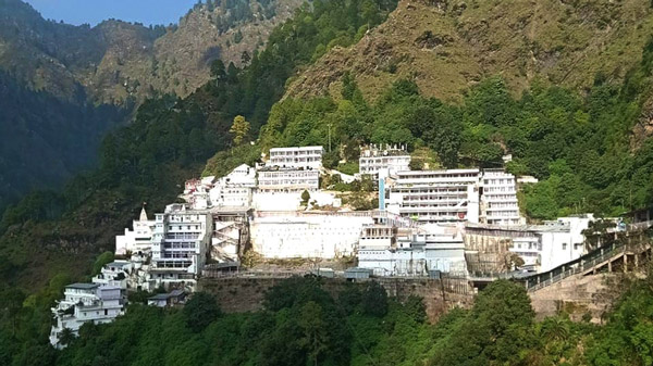 वैष्णो देवी के लिए साइकिल से निकली 68 वर्षीय महिला, करेंगी 2200 किमी का सफर