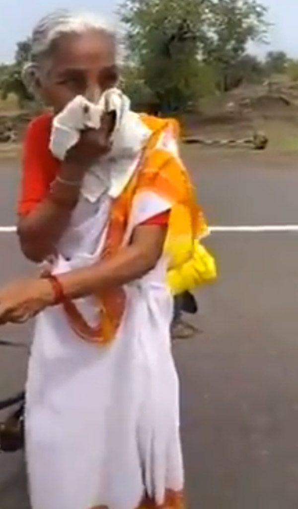 वैष्णो देवी के लिए साइकिल से निकली 68 वर्षीय महिला, करेंगी 2200 किमी का सफर