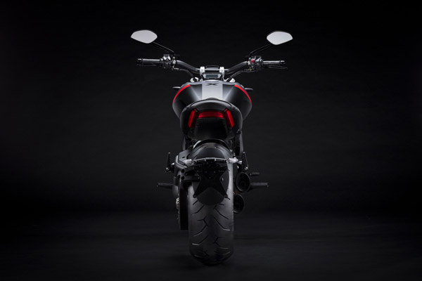 2021 Ducati Diavel Dark Edition: नई डुकाटी डियावेल डार्क एडिशन का हुआ खुलासा, जानें क्या है फीचर्स