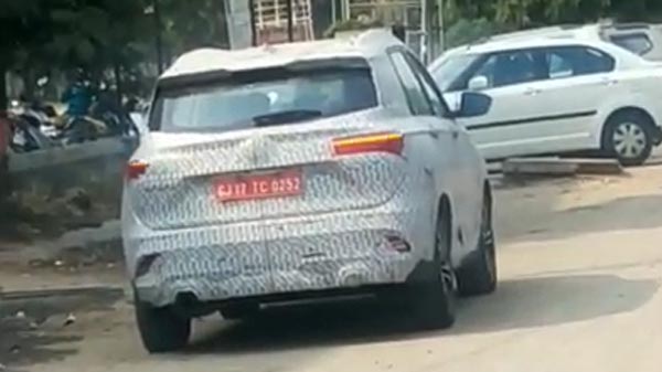 MG Hector Facelift Spy Pics: नई एमजी हेक्टर टेस्टिंग के दौरान आई नजर, जानें क्या मिलेगा अपडेट