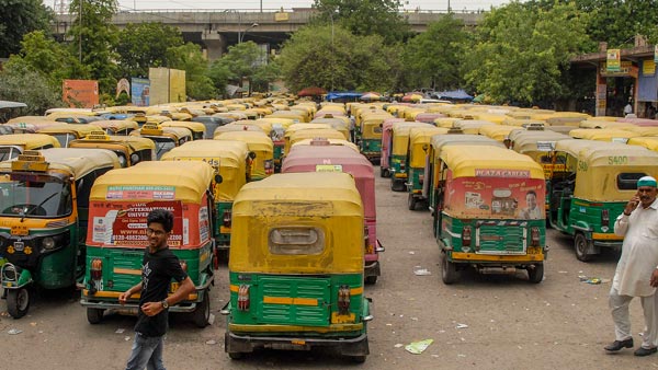 Best-Selling Three-Wheelers In India: बेस्ट सेलिंग थ्री व्हीलर: बजाज आरई ने मारी बाजी