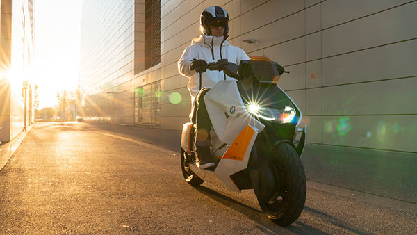 BMW Definition CE 04 Concept: बीएमडब्ल्यू की इस इलेक्ट्रिक स्कूटर से बदल जाएगी भविष्य की मोबिलिटी