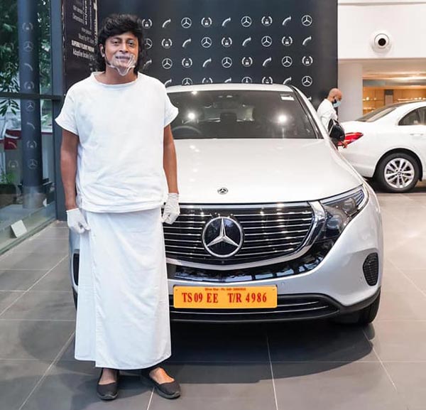गोल्डेन रोल्स रॉयस टैक्सी के मालिक बने पहली मर्सिडीज-बेंज ईक्यूसी के खरीददार, देखें तस्वीरें