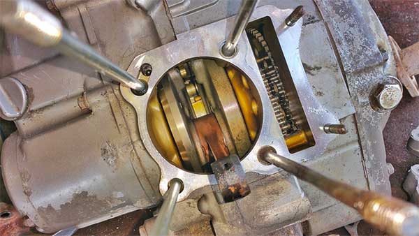 Car Engine Parts: कार के इंजन में लगे होतें हैं यह पार्ट्स, जानें