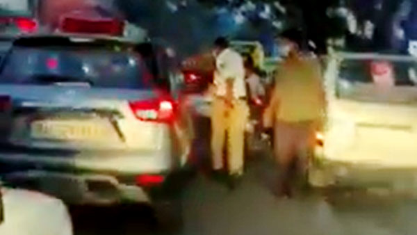 एम्बुलेंस को रास्ता देने के लिए पुलिसकर्मी ने लगाई 2 किमी लंबी दौड़, सोशल मीडिया पर हुआ वायरल