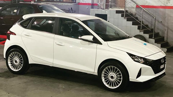 New Hyundai i20 Modification: नई हुंडई आई20 को मॉडिफाई कर लगवाया नया अलॉय, देखें