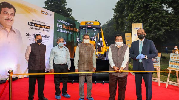 JCB CNG Launched: सीएनजी पर चलने वाली जेसीबी हुई लॉन्च, नितिन गडकरी ने किया उद्घाटन