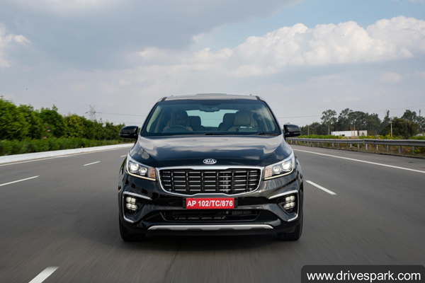 Kia Carnival Offers November 2020: किया कार्निवल पर मिल रही 2.5 लाख रुपये तक की छूट, जानें