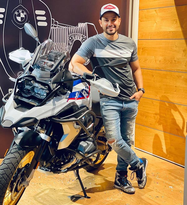 Kunal Khemu's New Bike: कुणाल खेमू ने अपने कलेक्शन में जोड़ी बीएमडब्ल्यू की यह शानदार बाइक, देखें