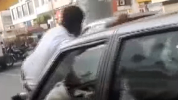 कार रोकने को कहा तो चालक ने बोनट पर पुलिस को घसीटा, कैमरे में कैद हुई वीडियो