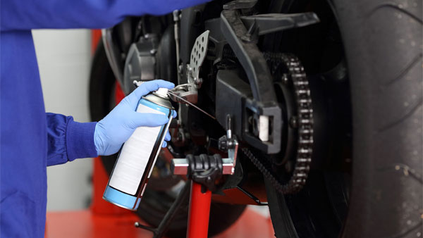 Motorcycle Chain Care: इस तरह रखेंगे बाइक चेन का ख्याल तो चलेगी सालों साल, जानें आसान टिप्स