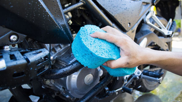 Motorcycle Chain Care: इस तरह रखेंगे बाइक चेन का ख्याल तो चलेगी सालों साल, जानें आसान टिप्स