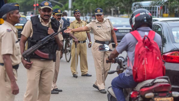 ओडिशा पुलिस रद्द करेगी बगैर हेलमेट के बाइक चलाने वालों का लाइसेंस, जानें