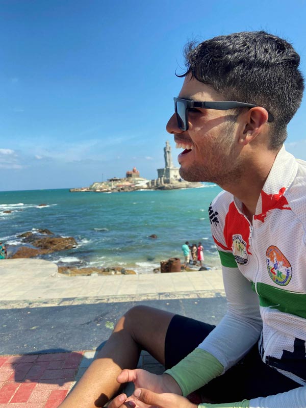 17-Year Old Boy Cycling Record: आठ दिनों में कश्मीर से कन्याकुमारी पहुंचा यह युवक, बनाया रिकॉर्ड