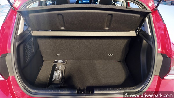 New Hyundai i20 First Look Review: न्यू हुंडई आई20 रिव्यू: डिजाईन, फीचर्स, इंजन, गियरबॉक्स जानकारी