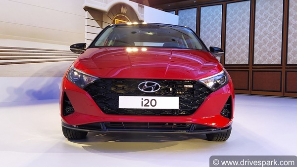 New Hyundai i20 First Look Review: न्यू हुंडई आई20 रिव्यू: डिजाईन, फीचर्स, इंजन, गियरबॉक्स जानकारी
