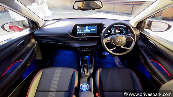 New Hyundai i20 First Look Review: न्यू हुंडई आई20 रिव्यू: डिजाईन, फीचर्स, इंजन, गियरबॉक्स जानकारी