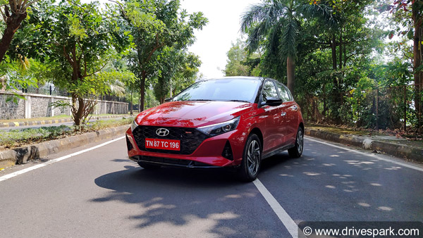 New Hyundai i20 Review (First Drive): न्यू हुंडई आई20 रिव्यू: डिजाईन, फीचर्स, परफॉर्मेंस, हैंडलिंग, इंजन, गियरबॉक्स जानकारी