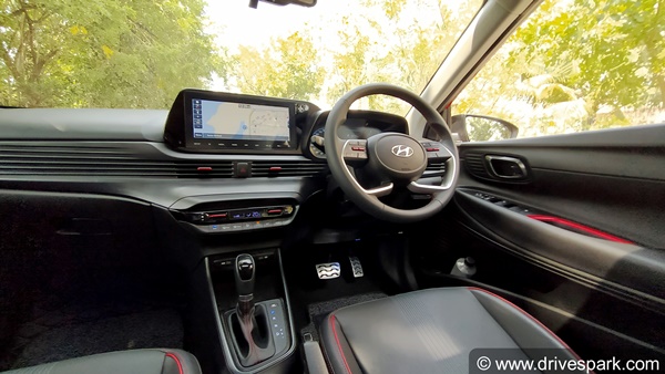 New Hyundai i20 Review (First Drive): न्यू हुंडई आई20 रिव्यू: डिजाईन, फीचर्स, परफॉर्मेंस, हैंडलिंग, इंजन, गियरबॉक्स जानकारी