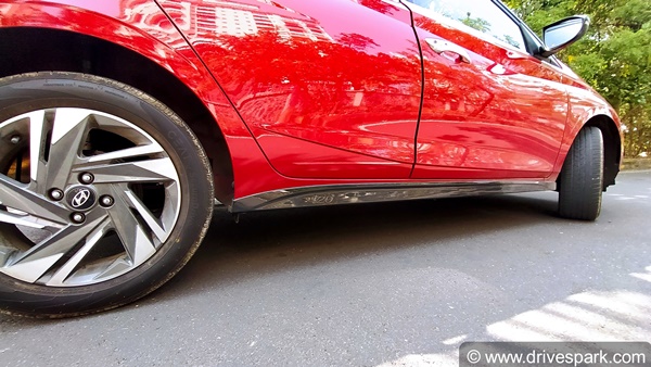 New Hyundai i20 Review (First Drive): न्यू हुंडई आई20 रिव्यू: डिजाईन, फीचर्स, परफॉर्मेंस, हैंडलिंग, इंजन, गियरबॉक्स जानकारी