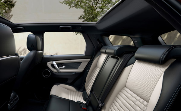New Land Rover Discovery Revealed: लैंड रोवर डिस्कवरी माइल्ड हाइब्रिड हुई पेश, जानें क्या हैं फीचर्स