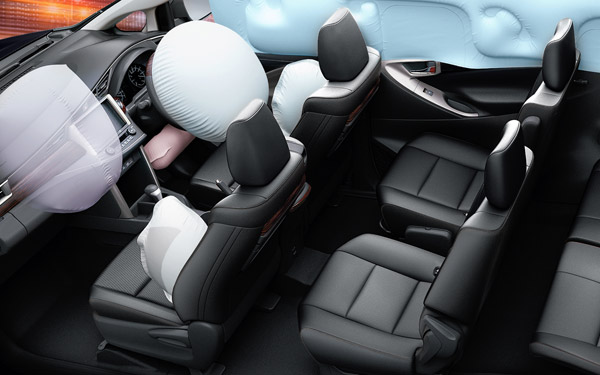 Toyota Innova Crysta Old vs New: नई टोयोटा इनोवा फेसलिफ्ट में पुराने के मुकाबले क्या हुए बदलाव