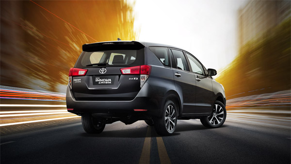 Toyota Innova Crysta Old vs New: नई टोयोटा इनोवा फेसलिफ्ट में पुराने के मुकाबले क्या हुए बदलाव