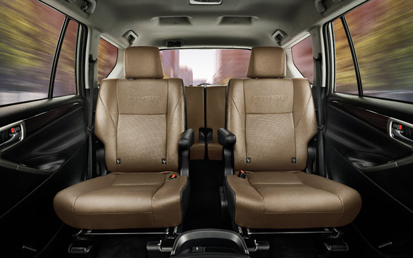 New Toyota Innova Crysta Variants: नई टोयोटा इनोवा क्रिस्टा वैरिएंट अनुसार फीचर्स