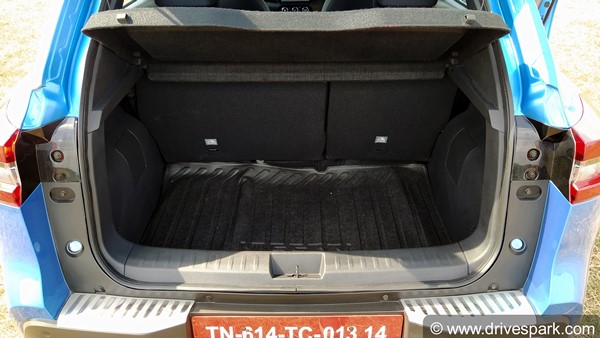 Nissan Magnite Review (First Drive) In Hindi: निसान मैग्नाईट रिव्यू: परफॉर्मेंस, माइलेज, डिजाईन, फीचर्स जानकारी