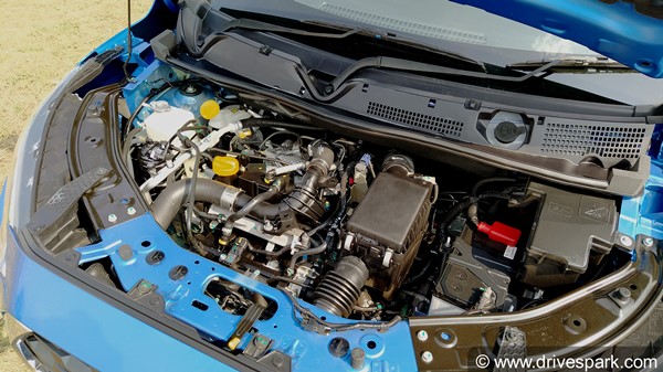 Car Engine Parts: कार के इंजन में लगे होतें हैं यह पार्ट्स, जानें