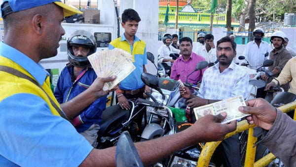 EV Station In Each Petrol Pump: अब हर पेट्रोल पंप पर होगा एक चार्जिंग स्टेशन, जल्द शुरू होगी योजना