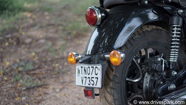 Royal Enfield Meteor 350 Review In Hindi: रॉयल एनफील्ड मिटिओर 350 रिव्यू: राइडिंग अनुभव, फीचर्स, सीटिंग, परफॉर्मेंस