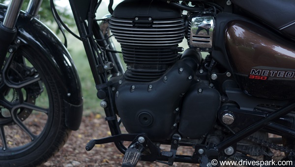 Royal Enfield Meteor 350 Review In Hindi: रॉयल एनफील्ड मिटिओर 350 रिव्यू: राइडिंग अनुभव, फीचर्स, सीटिंग, परफॉर्मेंस