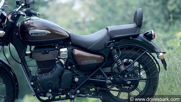 Royal Enfield Meteor 350 Review In Hindi: रॉयल एनफील्ड मिटिओर 350 रिव्यू: राइडिंग अनुभव, फीचर्स, सीटिंग, परफॉर्मेंस