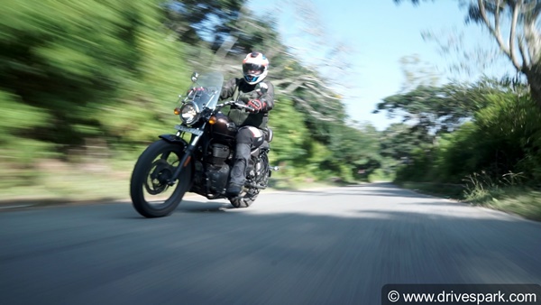 Royal Enfield Meteor 350 Review In Hindi: रॉयल एनफील्ड मिटिओर 350 रिव्यू: राइडिंग अनुभव, फीचर्स, सीटिंग, परफॉर्मेंस