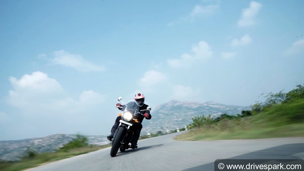 Royal Enfield Meteor 350 Review In Hindi: रॉयल एनफील्ड मिटिओर 350 रिव्यू: राइडिंग अनुभव, फीचर्स, सीटिंग, परफॉर्मेंस