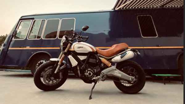 Shahid Kapoor Riding Scrambler 1100: डुकाटी की स्क्रैम्बलर 1100 चलाते दिखे शाहिद कपूर, तस्वीरें