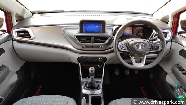 Tata Altroz XM+ Variant Launched: टाटा अल्ट्रोज एक्सएम+ वैरिएंट लॉन्च कीमत 6.60 लाख रुपये फीचर्स जानकारी
