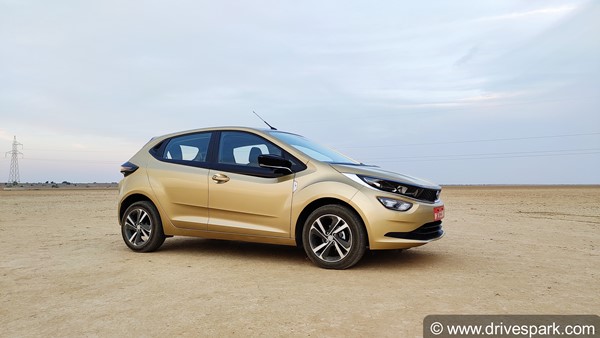 Tata Altroz XM+ Variant Launched: टाटा अल्ट्रोज एक्सएम+ वैरिएंट लॉन्च कीमत 6.60 लाख रुपये फीचर्स जानकारी