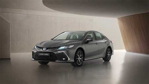 Toyota Camry Hybrid Facelift Unveiled: टोयोटा कैमरी हाइब्रिड फेसलिफ्ट का खुलासा, जल्द होगी लॉन्च