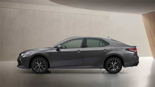 Toyota Camry Hybrid Facelift Unveiled: टोयोटा कैमरी हाइब्रिड फेसलिफ्ट का खुलासा, जल्द होगी लॉन्च